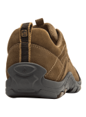 zapatilla camel de cuero para hombre con diseño robusto y aventurero, ideal para actividades al aire libre.