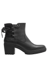 Botín negro de cuero y gamuza, con interior forrado para calidez, ideal para climas fríos y uso casual.