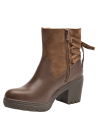 Botín casual de cuero café para mujer con detalles en gamuza, combinando texturas y estilo rústico elegante.