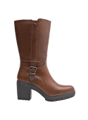 Bota de cuero café para mujer, caña alta y acabado texturizado, look rústico y elegante, ideal para uso diario.