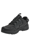 Zapatilla outdoor masculina con amarre seguro para estabilidad y ajuste personalizado en caminatas largas.