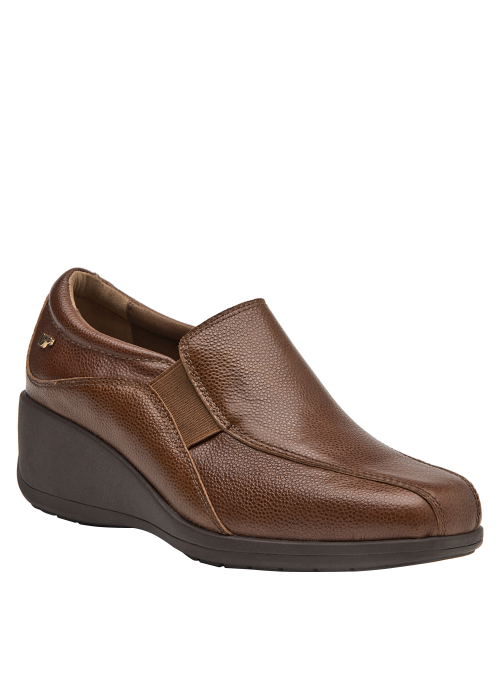 Zapato de cuero café para mujer, ideal para uso diario con estilo clásico.