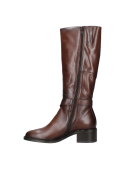 Bota de cuero café para mujer con detalle de costura elegante y estructurado, perfecta para estilos formales e informales.