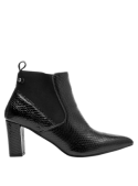 Elegante botín Chelsea de cuero negro para mujer, diseño minimalista con paneles elásticos laterales y tirador trasero.