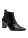 Botín Chelsea negro de cuero para mujer con acabado reptil, tacón cuadrado medio y punta afilada, estilo urbano sofisticado.