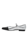 Elegante zapato de cuero plata tipo Mary Jane para mujer, estilo vintage moderno, adecuado para ropa formal o semiformal.