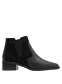 Botín de cuero negro para mujer, estilo Chelsea, con texturas lisas y aterciopeladas que aportan sofisticación.