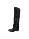 Botas altas negras de cuero con diseño llamativo, combinan comodidad y estilo para un uso diario versátil.