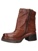 Botín de cuero café para mujer, estilo casual y resistente, ideal para atuendos alternativos, con un calce cómodo y seguro.