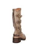 Calzado de cuero taupe femenino con altura más allá del tobillo, ofrece soporte y protección con estilo urbano.