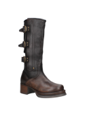 Bota de cuero café para mujer, estilo casual y urbano, con caña alta y diseño robusto y elegante.