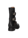 Bota de cuero negro con múltiples correas decorativas, perfecta para complementar un estilo vanguardista y audaz.