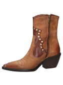 Bota de cuero camel para mujer, con diseño hasta el tobillo que ofrece soporte y libertad de movimiento.