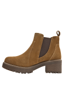 Calzado de cuero camel estilo Chelsea para mujer, con punta redondeada y refuerzo en el borde superior.