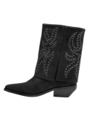Bota vaquera de cuero negro con ornamentación metálica y diseño versátil, adecuada para ocasiones casuales y formales.