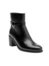 Botín negro de cuero para mujer, caña alta y lisa, acabado brillante. Elegante y moderno.