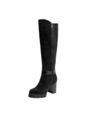 Bota casual de cuero negro con suela robusta antideslizante, funcional para diversas superficies y ocasiones.