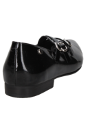 Zapato de charol negro para mujer, sofisticado y cómodo, perfecto para eventos sociales y reuniones de trabajo.