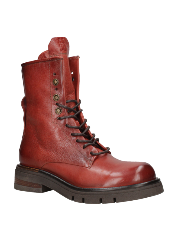Botín de cuero café AS98 L800, diseño con carácter, mezcla de estilo rústico y urbano, ideal para un look rebelde.