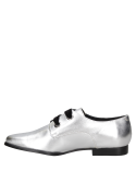 Elegante zapato de cuero plata, diseño clásico oxford para mujer, con empeine liso y costuras discretas.
