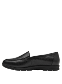 Zapato de cuero negro para mujer, estilo casual con taco plano de 2 cm.
