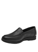 Zapato negro de cuero casual para mujer, diseño cómodo y elegante.