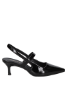 Elegante zapato de cuero negro con diseño slingback y correa en el empeine, perfecto para un look sofisticado.