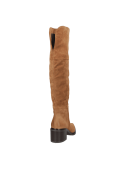 Bota estilo casual camel de gamuza para mujer, con suela de goma resistente, perfecta para caminatas prolongadas.