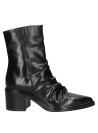 Botín de cuero negro para mujer con acabado arrugado moderno en la parte superior, perfecto para un look desenfadado.