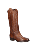Bota de cuero camel, caño alto con diseño sofisticado, perfecta para diversas ocasiones y estilos.
