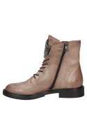 Botín casual de cuero en taupe para mujer, con soporte adicional en el tobillo y diseño estilizado.