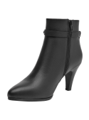 Botín negro de cuero con tacón de aguja delgado, perfecto para alargar visualmente la pierna en ocasiones especiales.