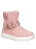 Bota rosada casual para niña con diseño robusto, cierre lateral y hebilla decorativa, ideal para días fríos.