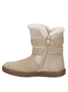 Bota de niña en color beige, costura visible que añade un toque artesanal al diseño, correas aseguran ajuste.