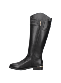 Bota de cuero negro para mujer, líneas limpias y versátiles, ideal para ocasiones formales y uso diario.