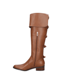 bota camel de cuero para mujer, corte estilizado y doblez superior que ofrece un toque distintivo y elegante.