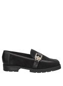 Mocasín casual de cuero negro para mujer, diseño sofisticado con hebilla que añade modernidad y estabilidad.
