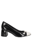 Zapato blanco de charol para mujer, elegante y clásico, 100% cuero, ideal para un estilo chic urbano.
