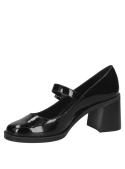 Elegante zapato de cuero negro Mary Jane, adecuado para vestimenta formal o semi-formal, con detalles clásicos y modernos.
