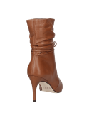 Botín camel de cuero para mujer, casual, taco aguja, punta afilada, ajuste slouch. Ideal para ocasiones formales.