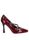 Zapato elegante burdeo de cuero con correas cruzadas ajustables, perfecto para combinar con vestidos de cóctel.