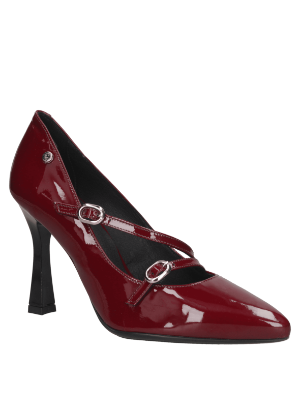 Zapato de vestir negro para mujer en cuero, ideal para eventos formales, con diseño elegante y clásico de taco alto.