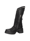 Bota de cuero negro con acabado envejecido y detalles decorativos, versátil para estilos casuales y bohemios.