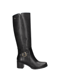 Bota de cuero negro para mujer, diseño elegante con patrón texturizado en la caña y áreas lisas contrastantes.