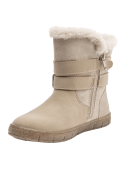 Bota beige de niña con diseño casual, correas decorativas y borde de peluche, ideal para días fríos y looks modernos.