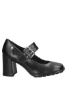 Zapato de cuero negro con diseño moderno y elegante, con hebilla que añade un contraste sofisticado.