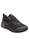 Zapatilla masculina negra de trail, detalles en el empeine que aportan un estilo moderno y dinámico al diseño.