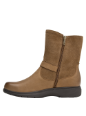 Bota de cuero camel para mujer con suela de goma robusta, perfecta para caminar en diversas superficies urbanas.