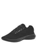 Zapatilla negra casual para mujer, diseño moderno y minimalista, ideal para actividades urbanas.