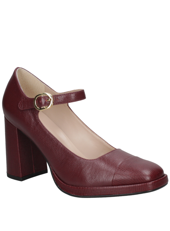 Zapato burdeos de cuero para mujer, estilo casual clásico, con taco cuadrado alto y acabado liso y brillante en la punta.